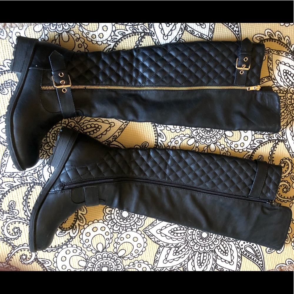 Black riding boots with gold buckle&zippers